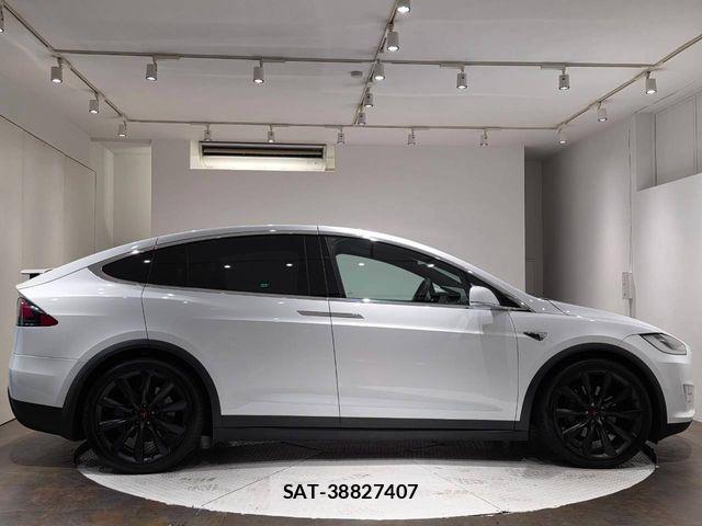 Tesla MODEL X 2018-11 8527788-17