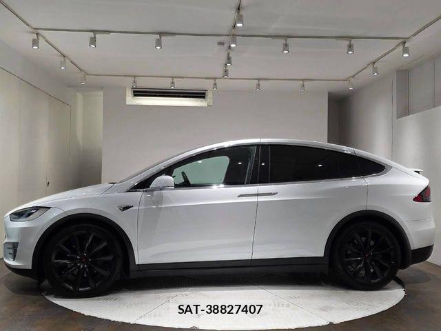 Tesla MODEL X 2018-11 8527788-2