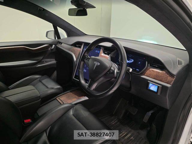 Tesla MODEL X 2018-11 8527788-4