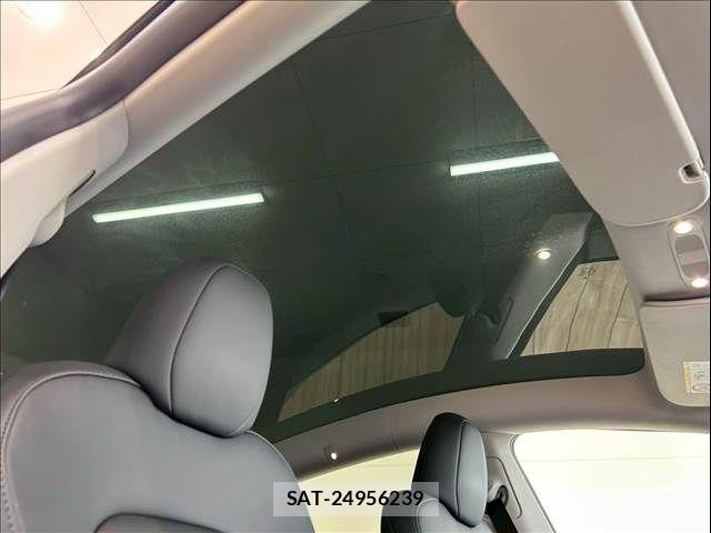 Tesla MODEL Y 2022-09 1293894-4
