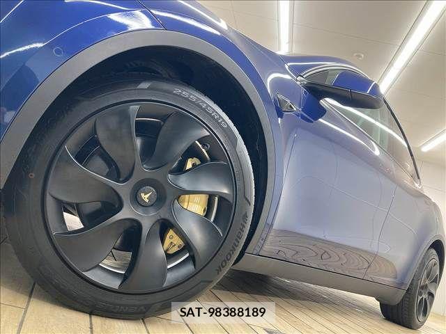 Tesla MODEL Y 2022-11 1422629-18