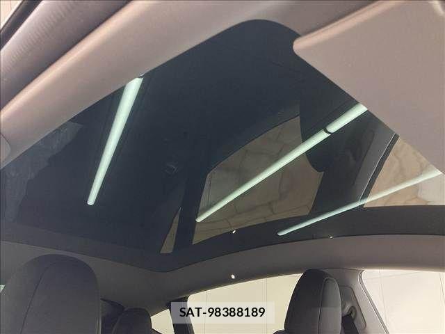 Tesla MODEL Y 2022-11 1422629-6