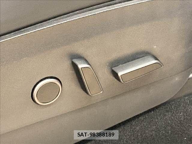 Tesla MODEL Y 2022-11 1422629-7