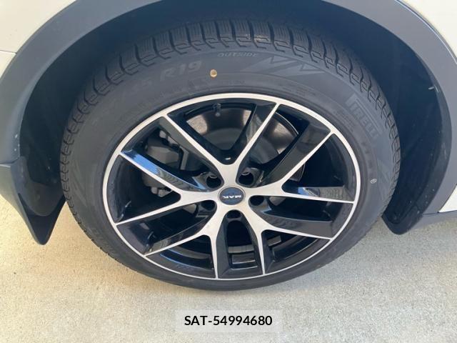Tesla MODEL Y 2023-02 2101270-6