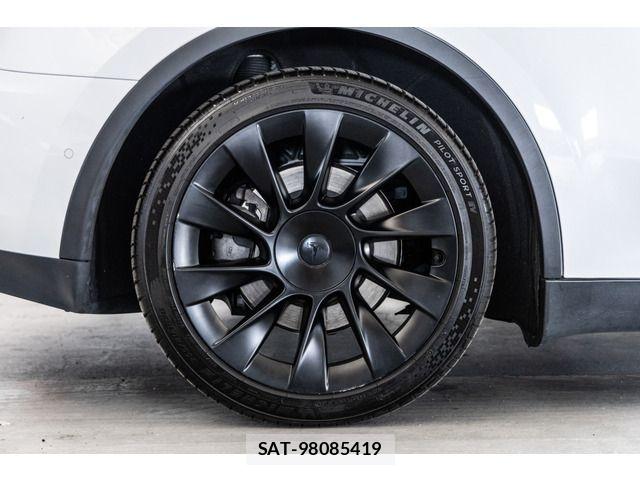 Tesla MODEL Y 2023-03 4990906-11