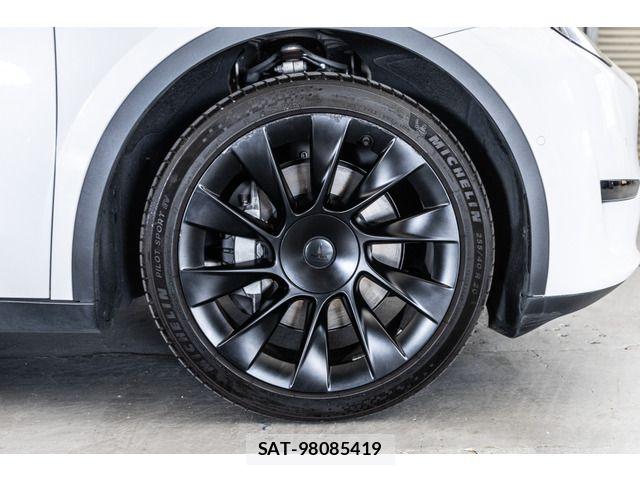 Tesla MODEL Y 2023-03 4990906-12
