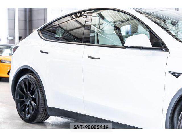 Tesla MODEL Y 2023-03 4990906-17