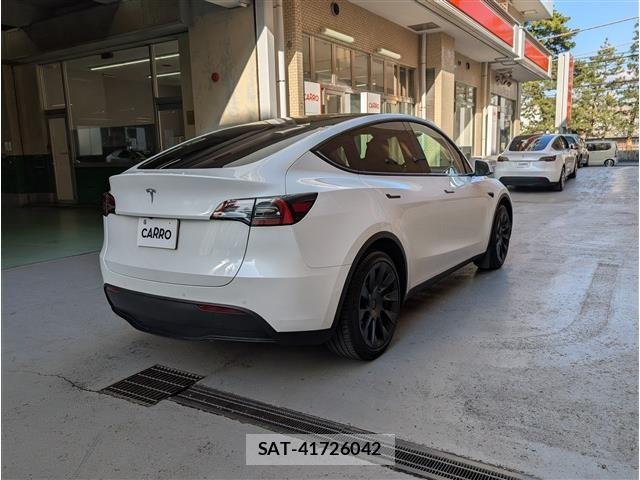 Tesla MODEL Y 2023-06 5880979-10