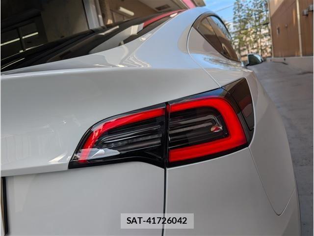 Tesla MODEL Y 2023-06 5880979-16