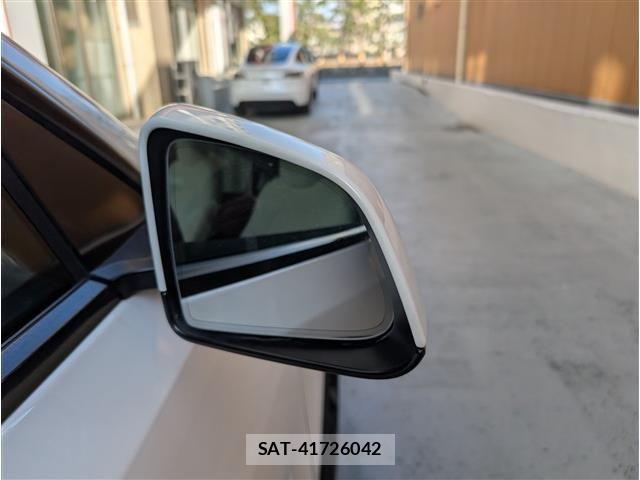Tesla MODEL Y 2023-06 5880979-17