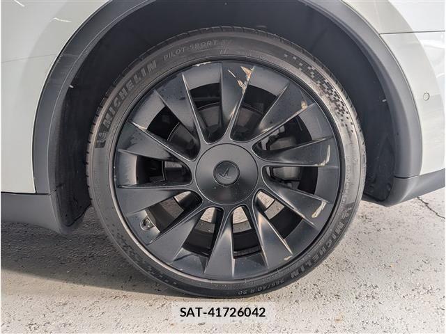 Tesla MODEL Y 2023-06 5880979-3