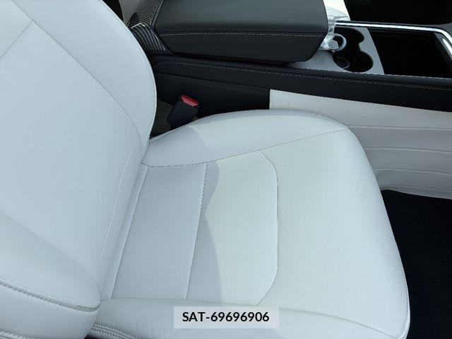Tesla MODEL Y 2025-01 6504178-17
