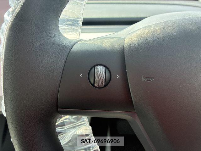 Tesla MODEL Y 2025-01 6504178-26