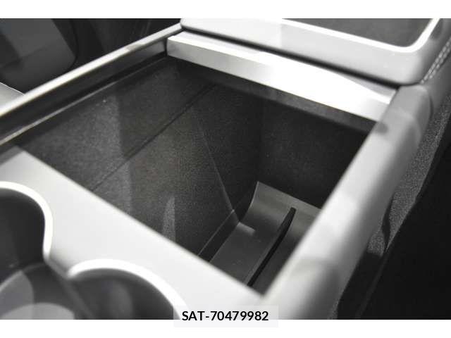 Tesla MODEL Y 2025-12 6615256-17