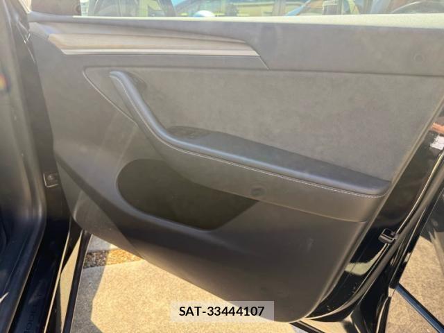 Tesla MODEL Y 2023-07 7226135-9