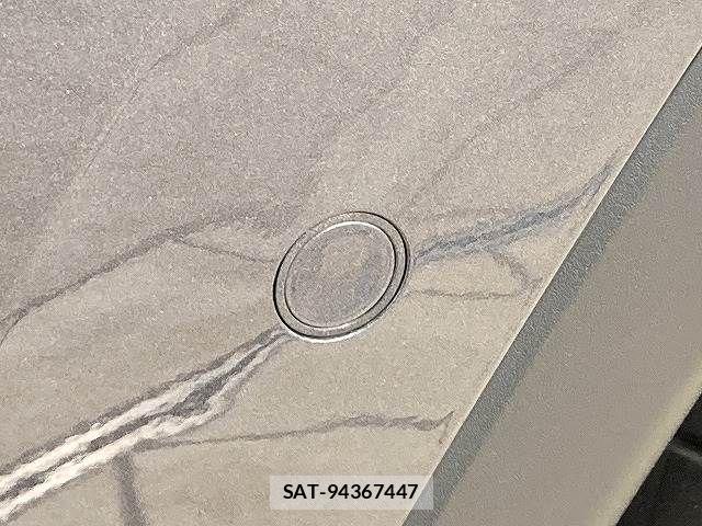 Tesla MODEL Y 2023-08 7252590-10