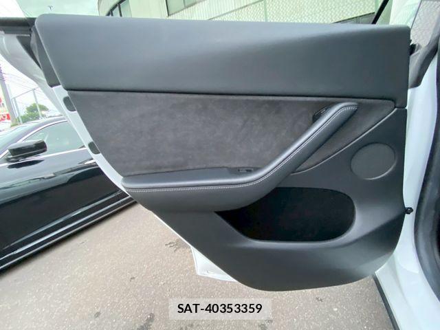 Tesla MODEL Y 2024-01 7360170-24