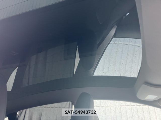 Tesla MODEL Y 2023-02 7458420-16