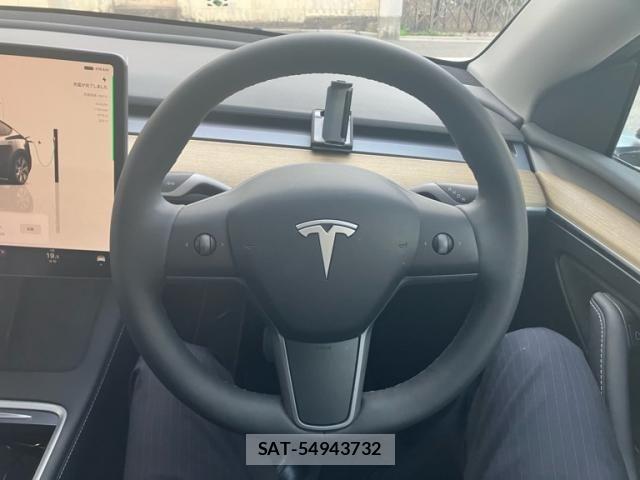Tesla MODEL Y 2023-02 7458420-17