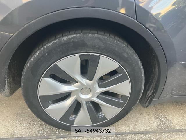 Tesla MODEL Y 2023-02 7458420-6