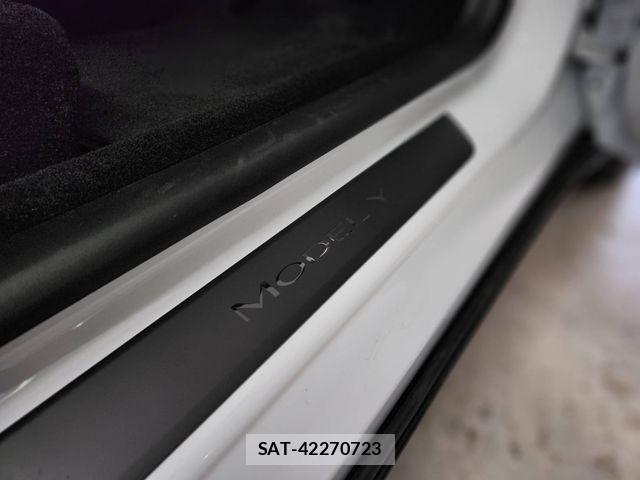 Tesla MODEL Y 2025-10 7458421-12
