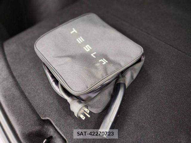 Tesla MODEL Y 2025-10 7458421-22