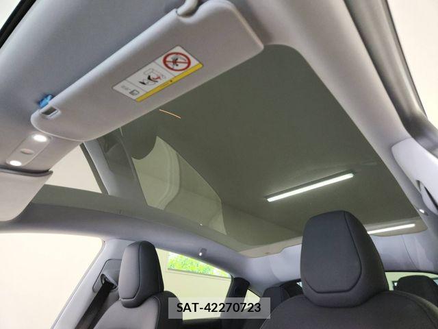 Tesla MODEL Y 2025-10 7458421-24
