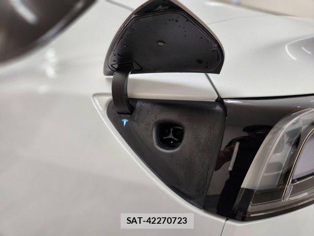 Tesla MODEL Y 2025-10 7458421-27