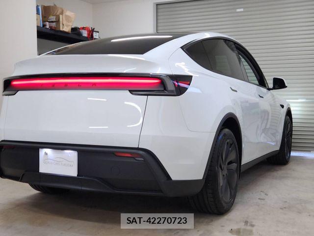 Tesla MODEL Y 2025-10 7458421-28