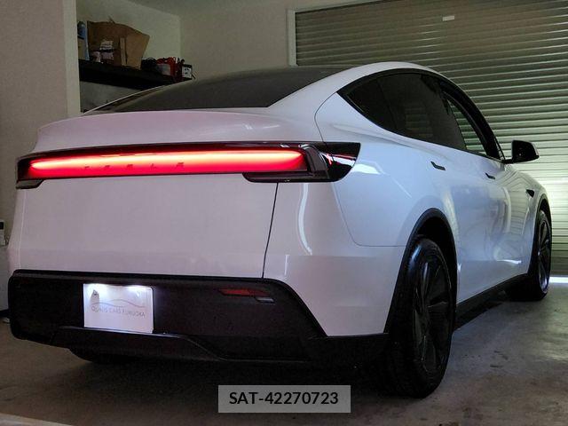 Tesla MODEL Y 2025-10 7458421-29