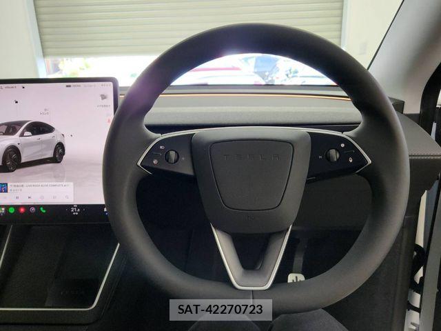 Tesla MODEL Y 2025-10 7458421-7