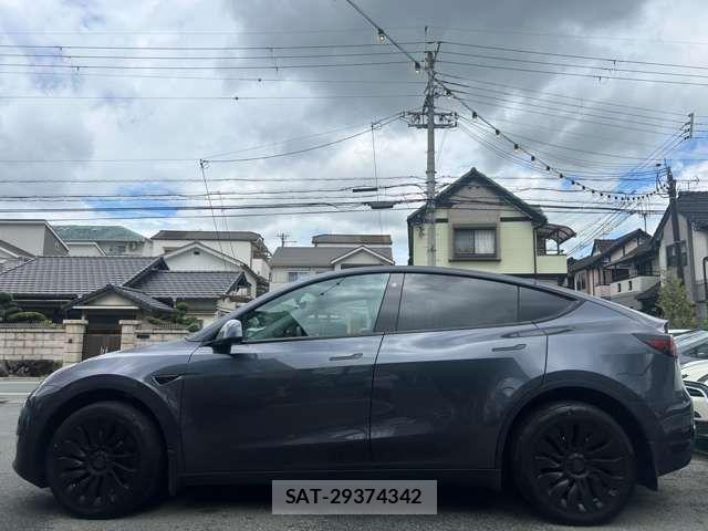 Tesla MODEL Y 2023-08 7503244-10
