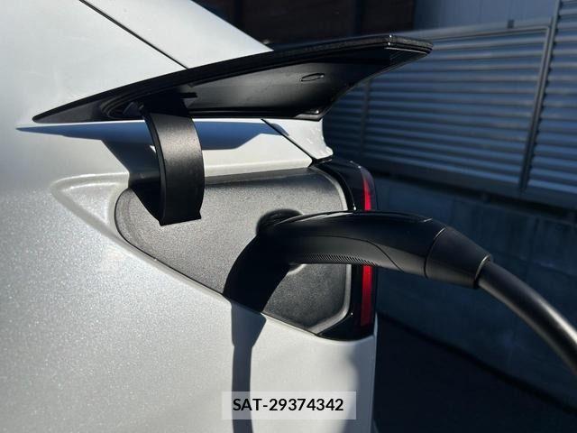 Tesla MODEL Y 2023-08 7503244-3