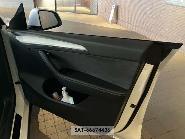 Tesla MODEL Y 2022-11 7510278-9