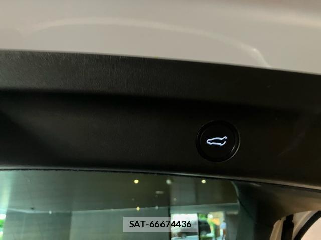 Tesla MODEL Y 2022-11 7510278-15