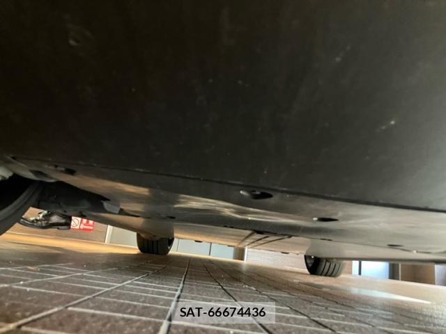 Tesla MODEL Y 2022-11 7510278-3