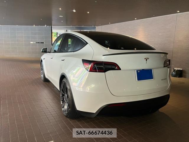 Tesla MODEL Y 2022-11 7510278-6