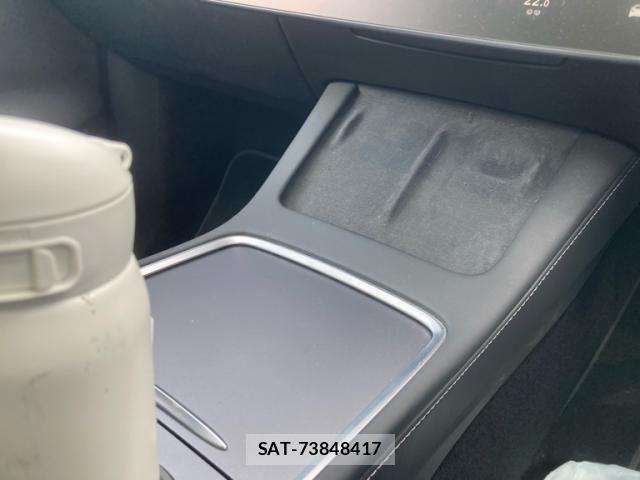 Tesla MODEL Y 2022-10 7620816-9