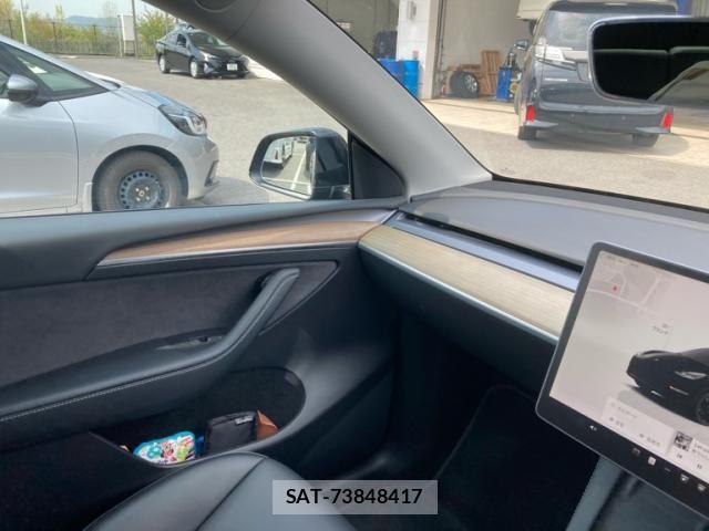 Tesla MODEL Y 2022-10 7620816-10