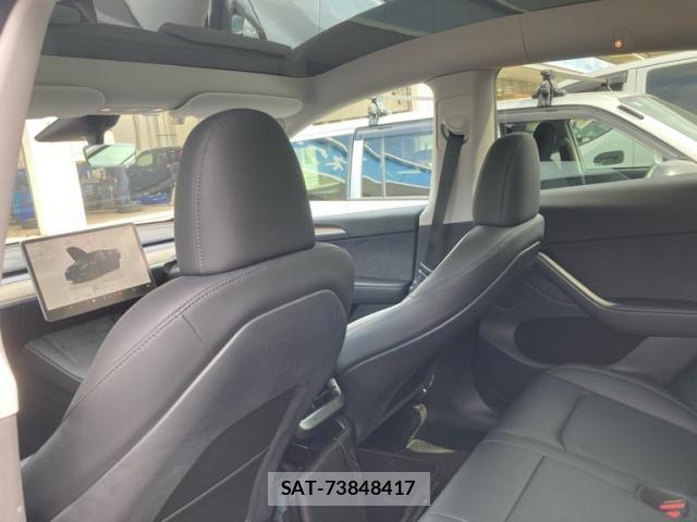 Tesla MODEL Y 2022-10 7620816-14