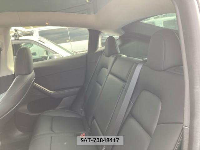 Tesla MODEL Y 2022-10 7620816-15