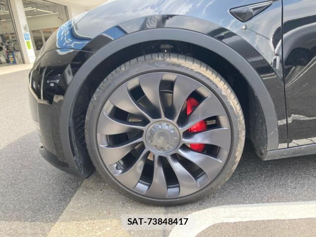 Tesla MODEL Y 2022-10 7620816-21