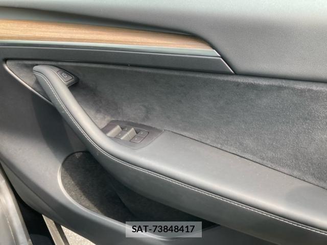 Tesla MODEL Y 2022-10 7620816-5