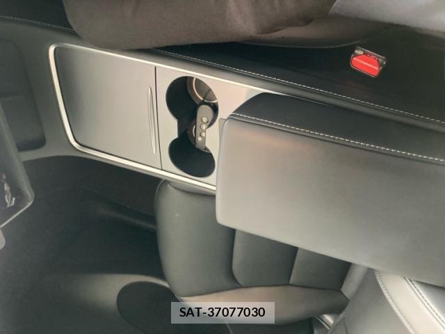Tesla MODEL Y 2022-12 7620817-15