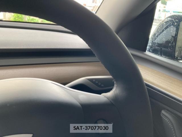Tesla MODEL Y 2022-12 7620817-17