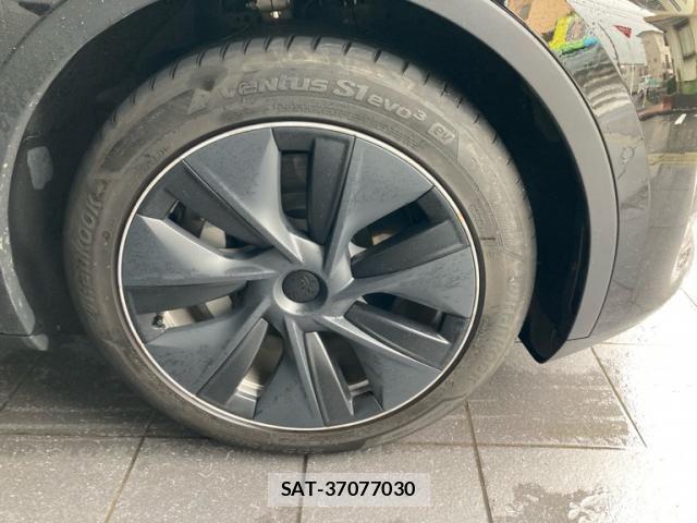 Tesla MODEL Y 2022-12 7620817-3