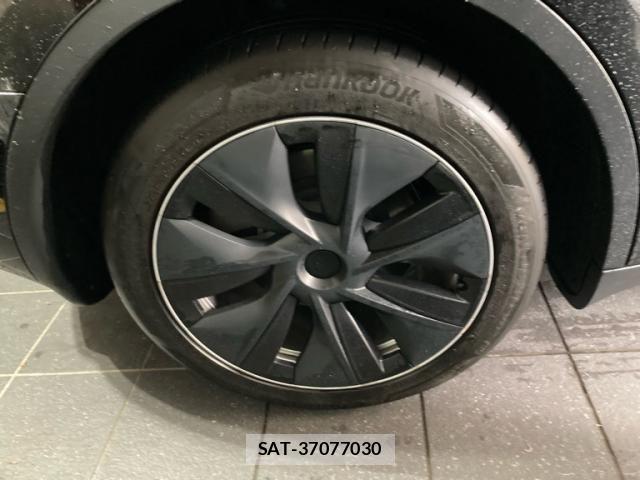 Tesla MODEL Y 2022-12 7620817-4