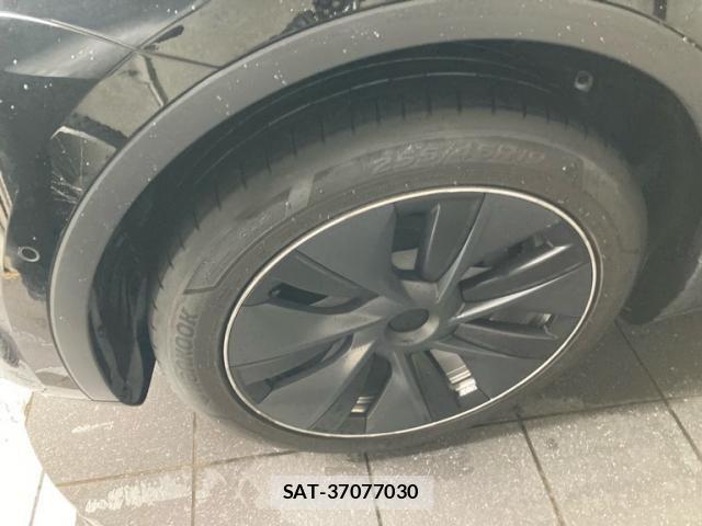 Tesla MODEL Y 2022-12 7620817-5