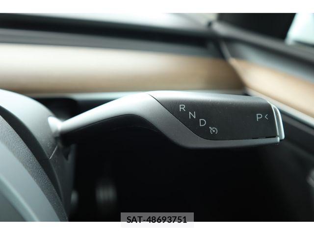 Tesla MODEL Y 2023-03 7729845-10
