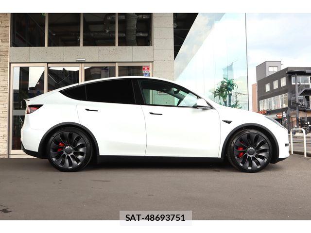 Tesla MODEL Y 2023-03 7729845-3